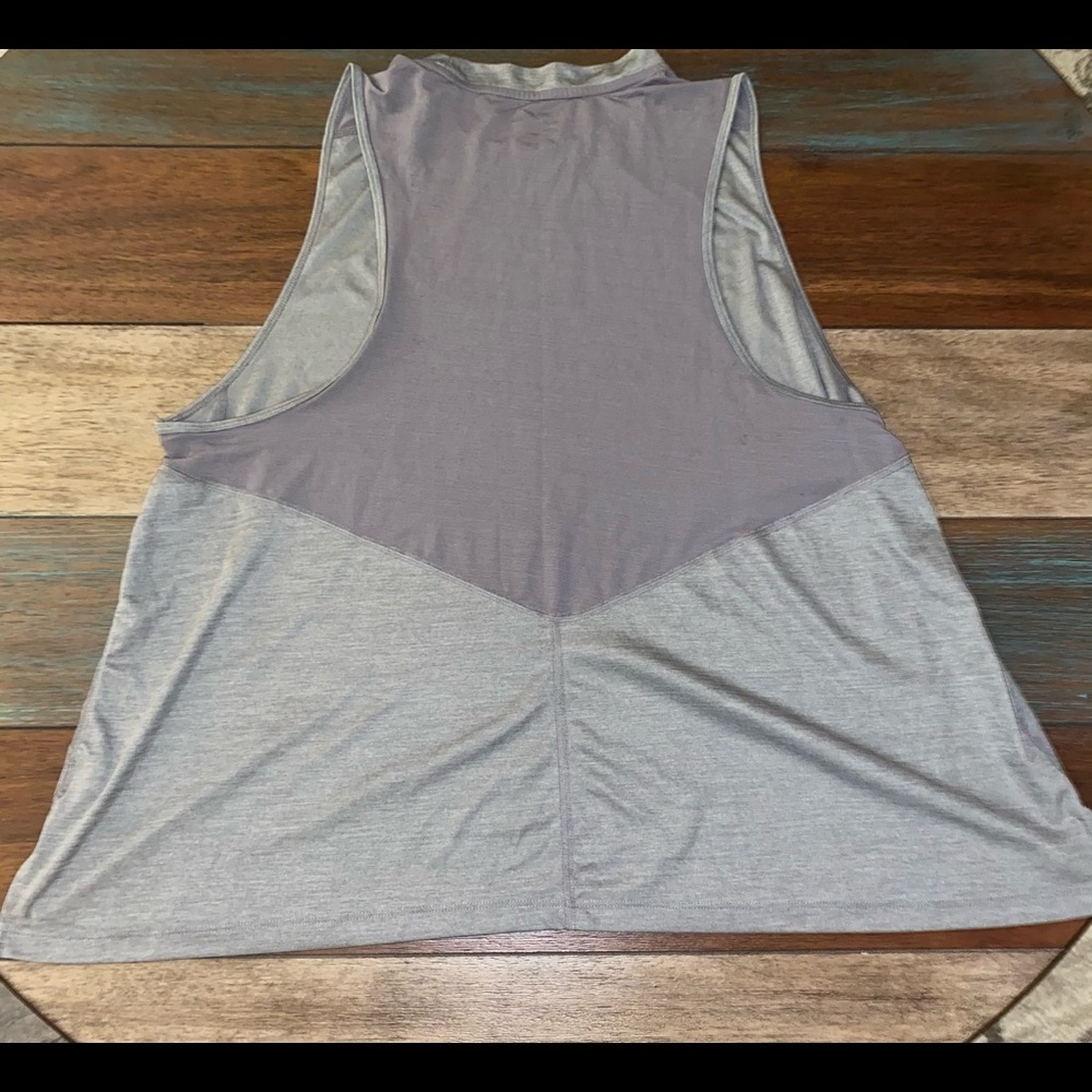 Women’s Nike Dry Fit Workout Shirt 2X - Picture 2 of 5
